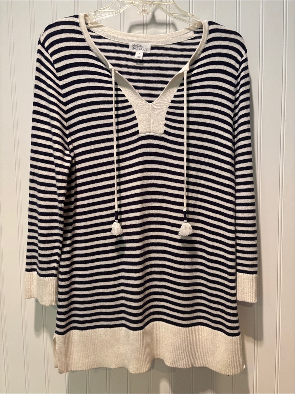 Market & Spruce Navy and Cream Striped Lightweight V-Neck Sweater Sz M